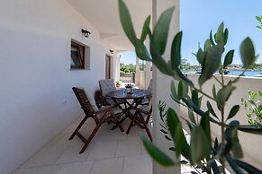 Seafront Apartment Elona