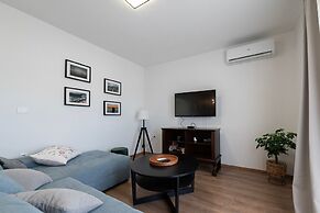 Seafront Apartment Elona