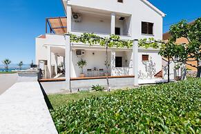 Seafront Apartment Elona