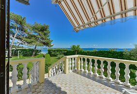 Beachfront Apartment Liveri 3