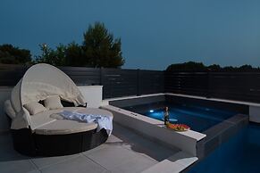 Villa Santa With Heated Pool