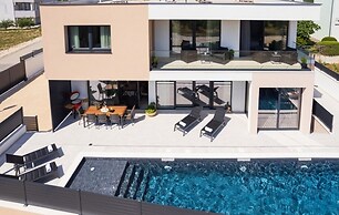 Villa Santa With Heated Pool