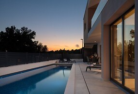 Villa Santa With Heated Pool
