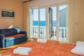 Beachfront Apartment Liveri 4