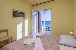 Beachfront Apartment Liveri 4
