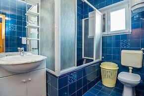 Beachfront Apartment Liveri 4