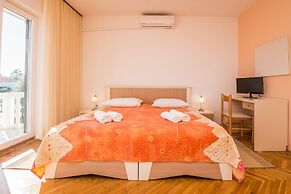 Beachfront Apartment Liveri 4