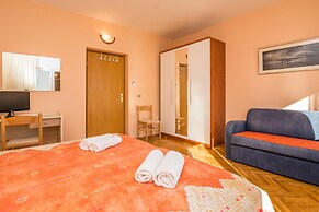 Beachfront Apartment Liveri 4