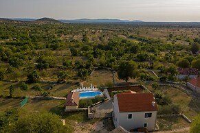 Villa Magic With Heated Pool