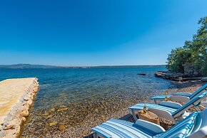 Beachfront Villa Promenada