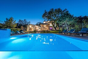 Beachfront Villa Promenada