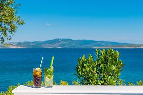 Beachfront Villa Promenada