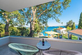 Beachfront Villa Promenada