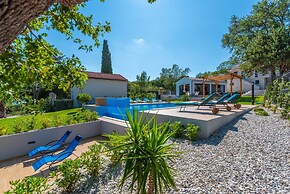 Beachfront Villa Promenada