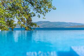 Beachfront Villa Promenada