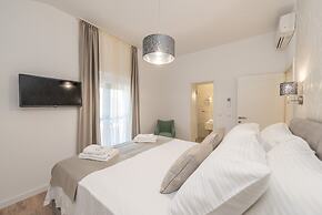Beachfront Villa Promenada