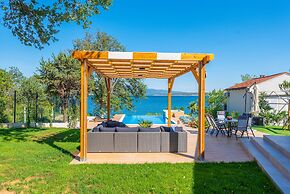 Beachfront Villa Promenada