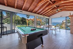 Beachfront Villa Promenada