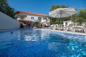 Holiday Home Lantina With Pool
