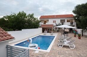 Holiday Home Lantina With Pool