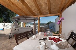 Holiday Home Lantina With Pool