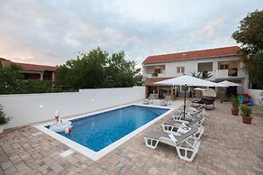 Holiday Home Lantina With Pool