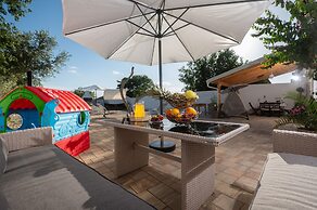 Holiday Home Lantina With Pool
