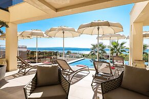 Luxury Villa Nuova With Heated Pool