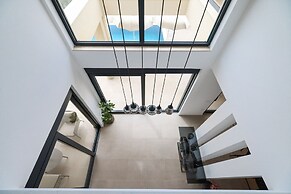 Luxury Villa Nuova With Heated Pool