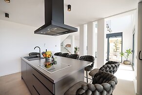 Luxury Villa Nuova With Heated Pool