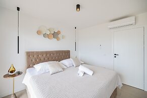 Luxury Villa Nuova With Heated Pool