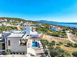 Luxury Villa Nuova With Heated Pool