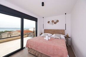 Luxury Villa Nuova With Heated Pool
