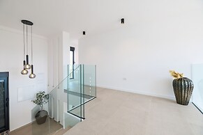 Luxury Villa Nuova With Heated Pool