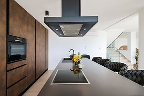 Luxury Villa Nuova With Heated Pool