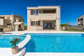 Villa Rea 1 With Heated Pool