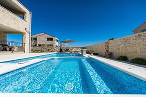 Villa Rea 1 With Heated Pool