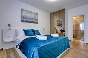 Villa Orkula With Heated Pool