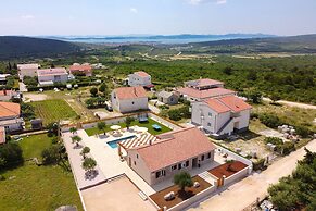 Villa Orkula With Heated Pool