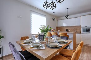 Villa Orkula With Heated Pool