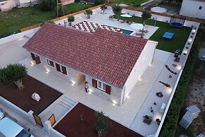 Villa Orkula With Heated Pool