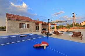 Villa Orkula With Heated Pool