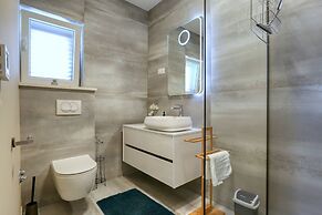 Villa Orkula With Heated Pool