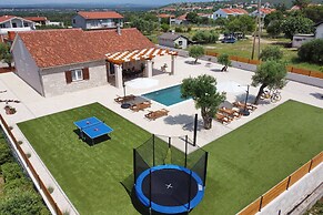 Villa Orkula With Heated Pool