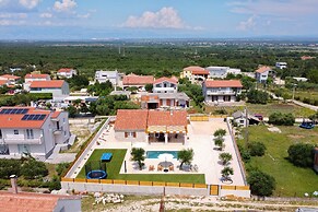 Villa Orkula With Heated Pool