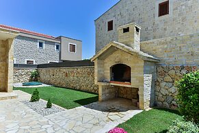 Villa Carnela With Heated Pool