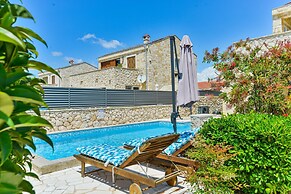 Villa Carnela With Heated Pool