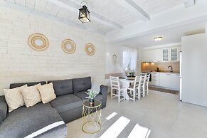 Villa Carnela With Heated Pool