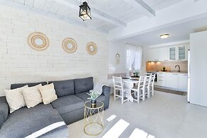 Villa Carnela With Heated Pool