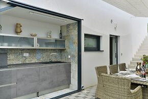 Villa Michelle With Infinity Pool